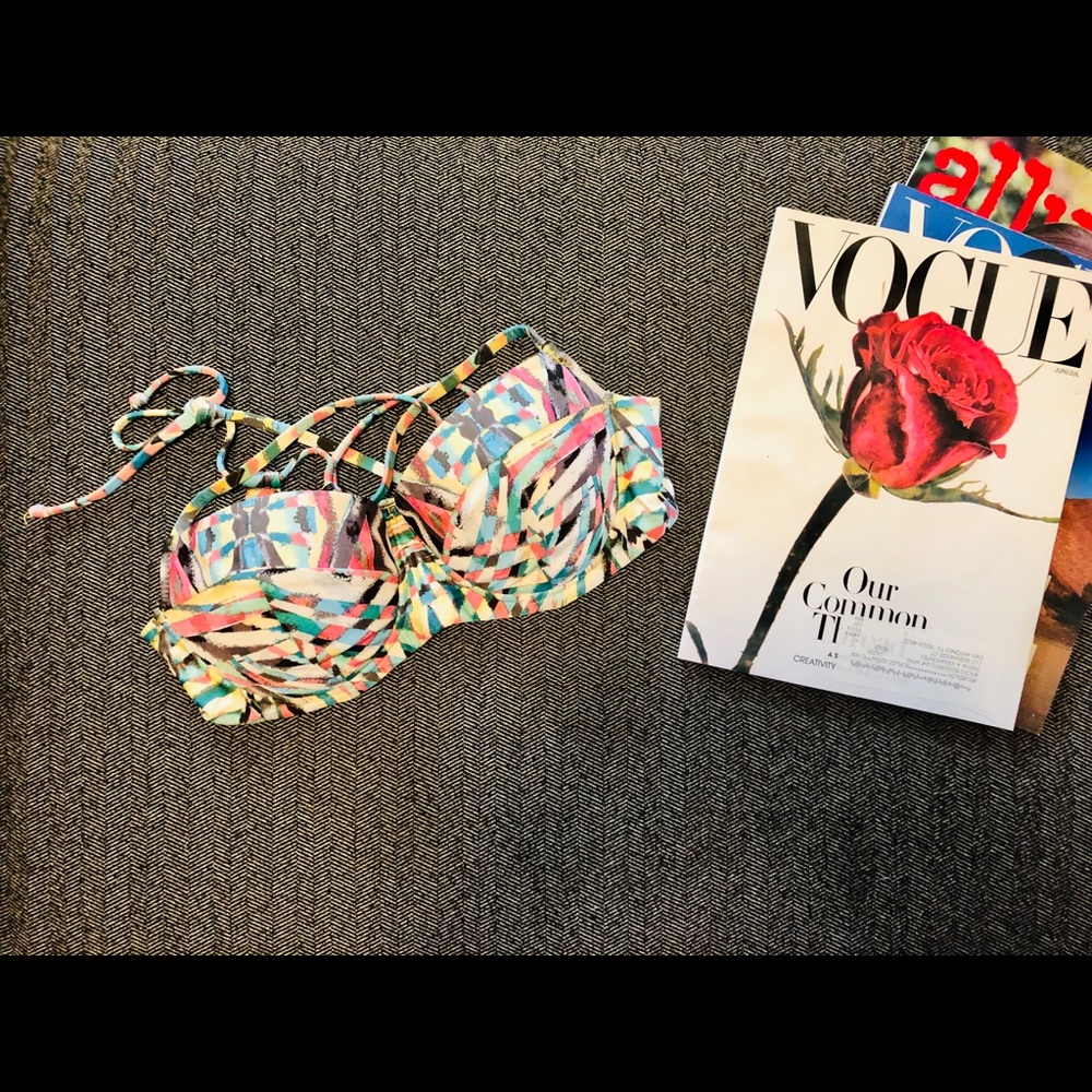 BECCA Colorful bikini top